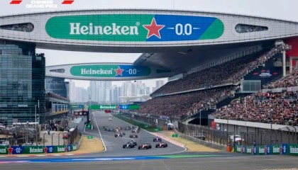 半岛·体育中国官方网-2026上海F1大奖赛落幕，梅赛德斯包揽冠亚军，三天观赛23万人次|宝山|中国大奖赛|Formula 1|刘易斯·汉密尔顿|乔治·拉塞尔_新浪体育_新浪新闻